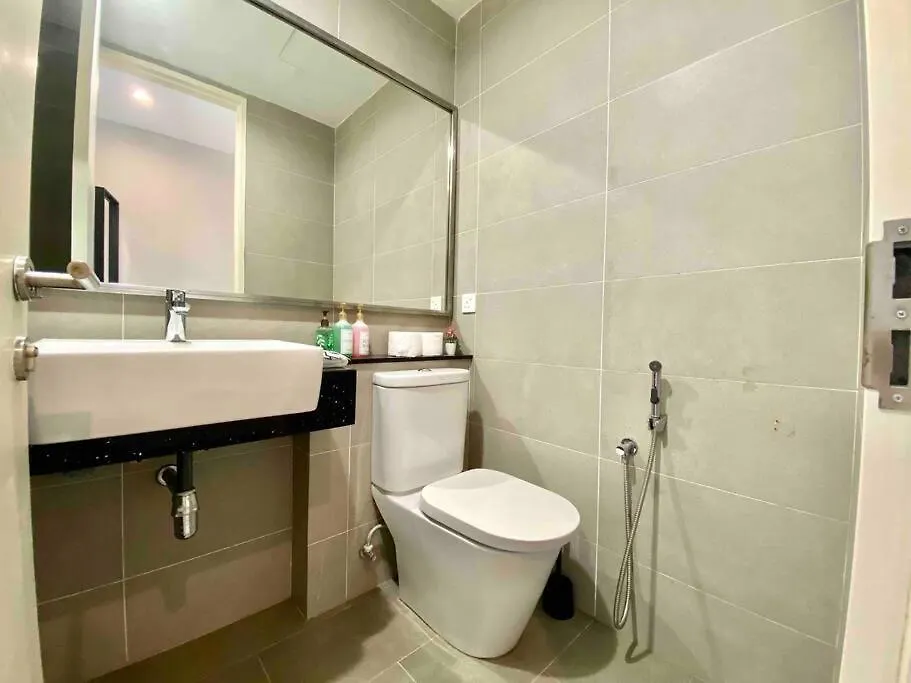 Apartment Tropicana 218 Macalister #Wondercolor #Infinity Pool #Georgetown #5Pax #2Br 2Bath #1King 1Queen 1Single #Quality Well Maintained #Private Host