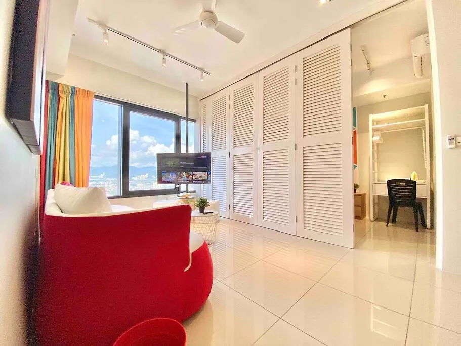 Tropicana 218 Macalister #Wondercolor #Infinity Pool #Georgetown #5Pax #2Br 2Bath #1King 1Queen 1Single #Quality Well Maintained #Private Host 0*, George Town Malasia